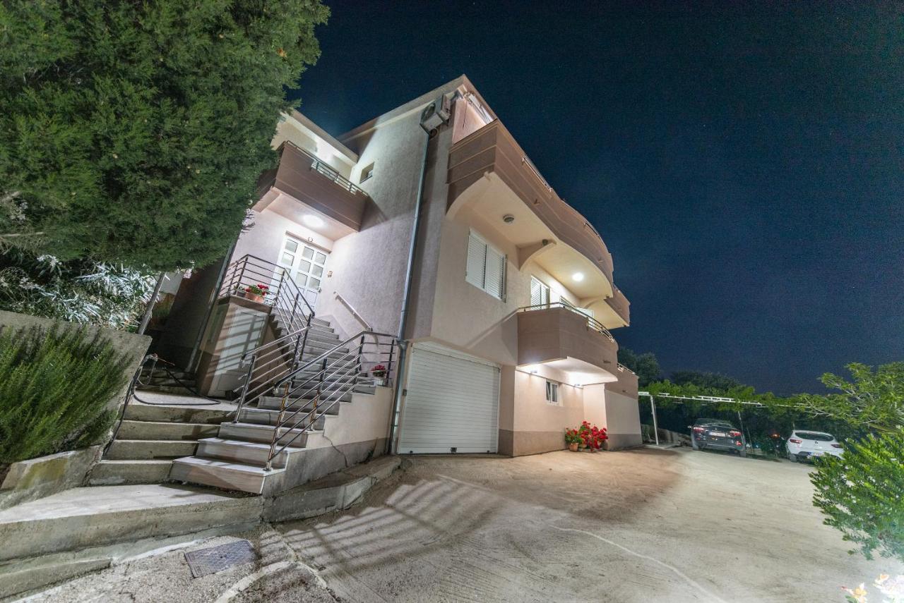 Apartments Villa Egzon 울친 외부 사진