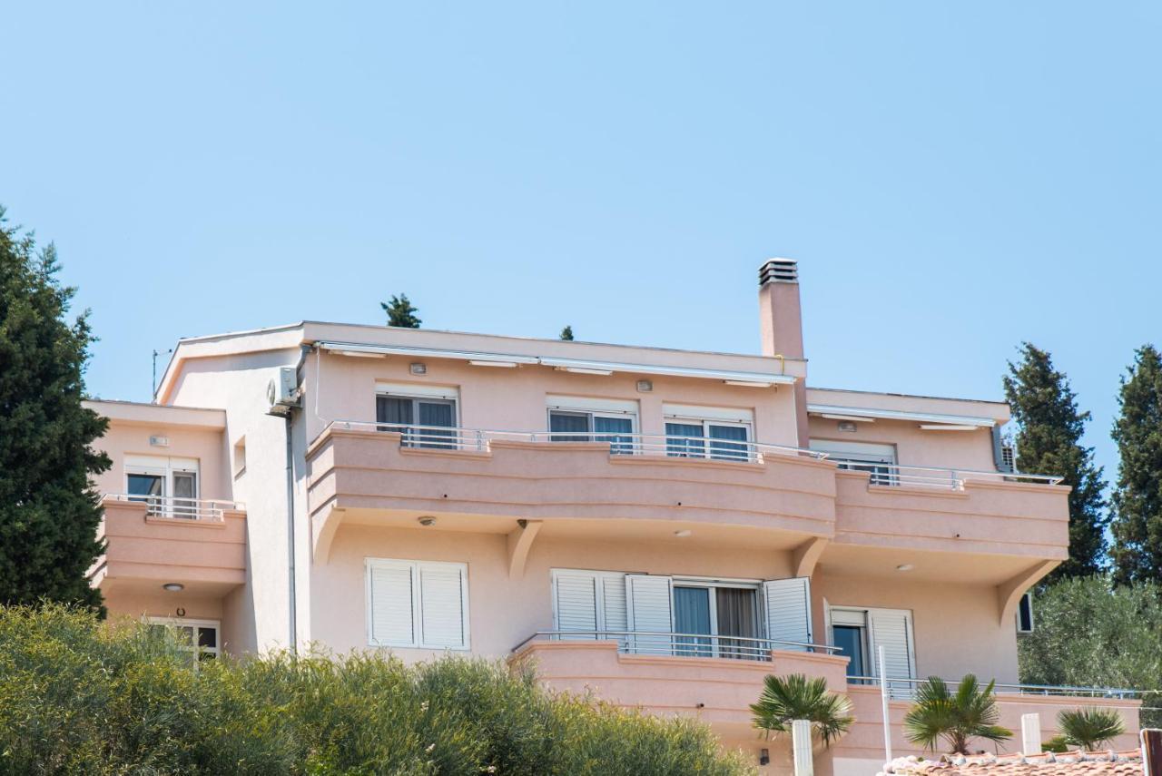 Apartments Villa Egzon 울친 외부 사진