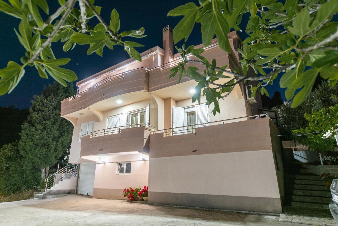 Apartments Villa Egzon 울친 외부 사진