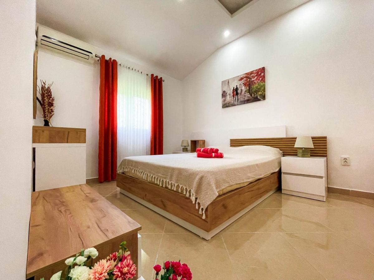 Apartments Villa Egzon 울친 외부 사진